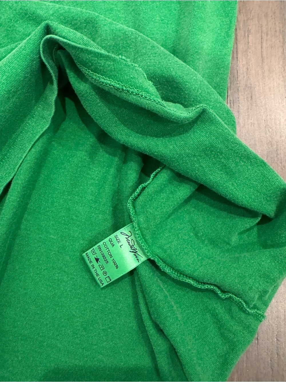MADEWORN Tshirt - Picture 2 of 3